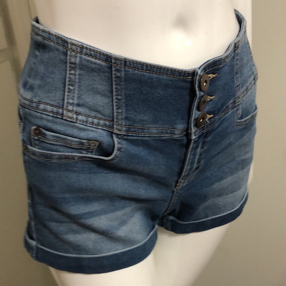 No Boundaries High Rise Stretch Waist Jean Shorts size 7 - Picture 4 of 6